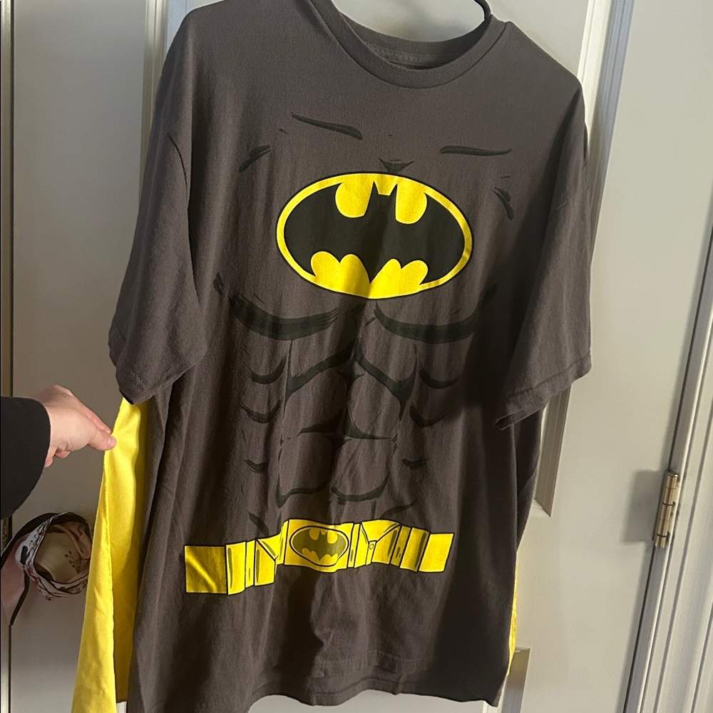 BATMAN Tshirt with Cape Mens XL
